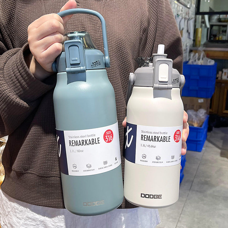 Garrafa Térmica a Vácuo em Aço Inoxidável Dodge com Canudo de Grande Capacidade Fria e Quente Ideal para Academia, trabalho e Viagens com Modelo de 1300ml e 1700ml