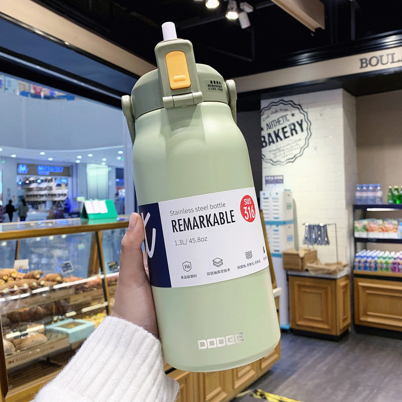 Garrafa Térmica a Vácuo em Aço Inoxidável Dodge com Canudo de Grande Capacidade Fria e Quente Ideal para Academia, trabalho e Viagens com Modelo de 1300ml e 1700ml